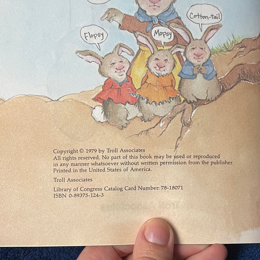 Trolls Learning Book - Red Cover - Picture 4 of 7